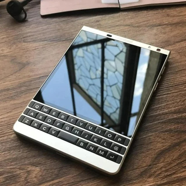 Blackberry Passport Q30 (2nd gen Silver) Original – Chinar Cart